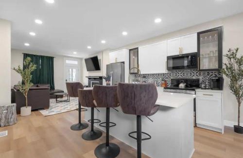 Glen Echo Apartment | 5 Bedrooms Sleeps 14 - Hot Tub - 1 min to Fairgrounds