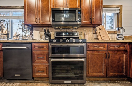Dysart et al Cottage | 5 BR Lakefront Cabin With Pool, Kayak, BBQ, Boat Launch, Game Room