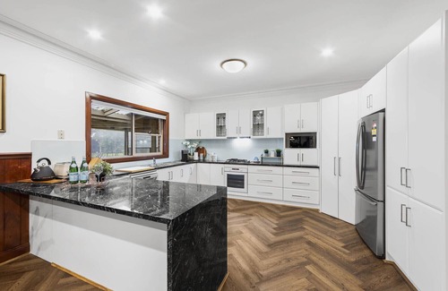 Leopold House | 5 BR ReedyLake Farmstay By Geelong Leopold