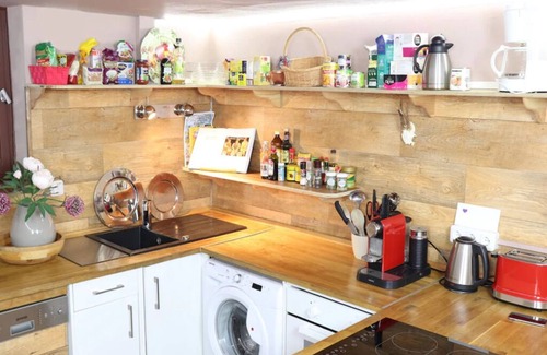 Munchen District Condo | 5* Chalet ambience with large garden | 15 min Munich City | 10 min Oktoberfest