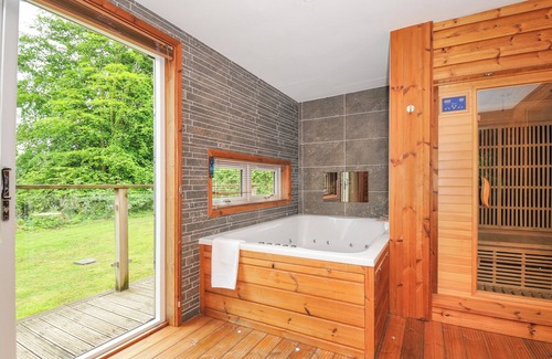 Dobwalls Cottage | 5 FARAWAY FIELDS, romantic, luxury holiday cottage in Dobwalls