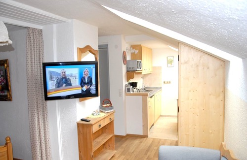 Grassau Apartment | 5. Fewo Kampenwand, 28 qm, 1-2 Pers., Wohn-Schlafraum, Westbalkon 2. OG