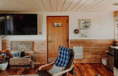Sequim Cottage | 5- Hot Tub & Massage Chair- Water view Cottage