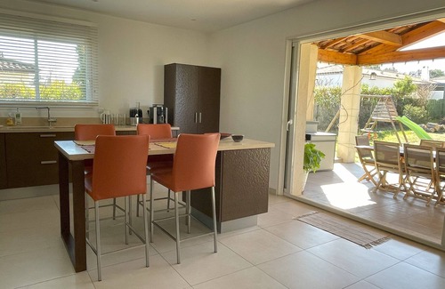 Aix-en-Provence Villa | 5 kms from Aix en Provence (Puyricard) 4-bedroom villa swimming pool garden 2000 m2