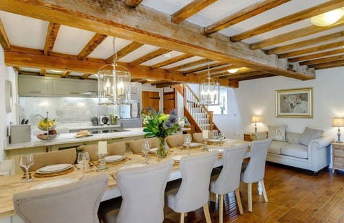 Bradbourne House | 5* LUXURY, AWARD WINNING, WATERSIDE BARN, DERBYSHIRE, SLEEPS 8-10 PERSONS+1 DOG
