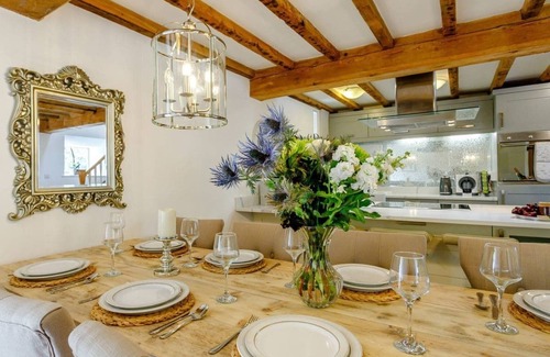 Bradbourne House | 5* LUXURY, AWARD WINNING, WATERSIDE BARN, DERBYSHIRE, SLEEPS 8-10 PERSONS+1 DOG