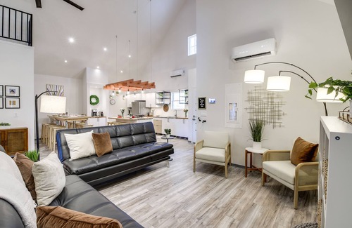 Jefferson City Apartment | 5 ★ LUXURY BARNDO-2B FARM STAY SLEEPS 14 EUROPEAN STYLE