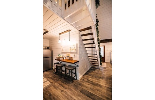 Cullman House | 5☆ Luxury Couples Retreat Wooded/Creekside