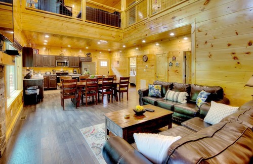 Gatlinburg House | 5 Master Suites 5 6bath Cabin 5 min to Gsmnp