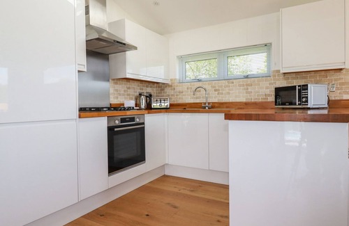 Dobwalls Cottage | 5 MEADOW RETREAT, pet friendly, luxury holiday cottage in Dobwalls