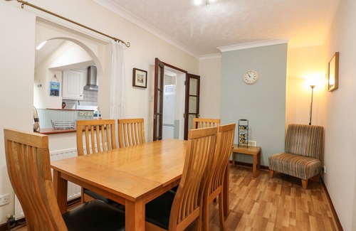 East Runton Cottage | 5 MELINDA COTTAGES, pet friendly, with a garden in East Runton