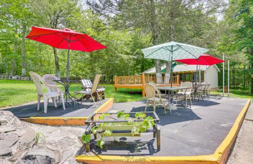Mongaup Valley House | 5 Mi to Monticello Raceway Cabin with Pool Access!
