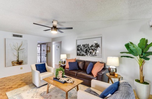 Sun Lakes House | 5 Mi to Ocotillo Golf Course Chic Sun Lakes Home!