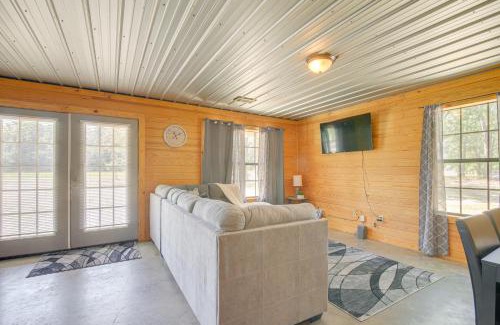 Sardis House | 5 Mi to Sardis Lake Pet-Friendly Cabin Rental