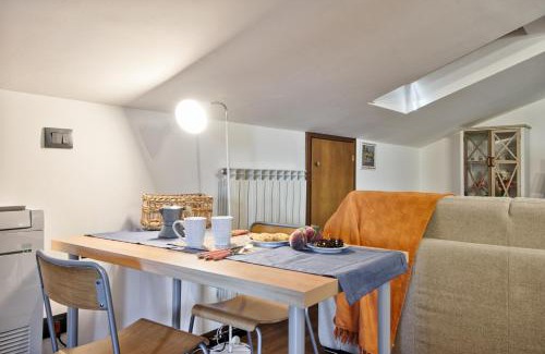 Collegno Apartment | 5 MIGLIA APARTMENT la mansarda a Collegno