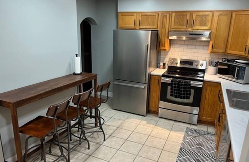 Dale House | 5 Miles from Holiday World sleeps 11+ —Family Escape