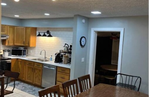 Dale House | 5 Miles from Holiday World sleeps 11+ —Family Escape