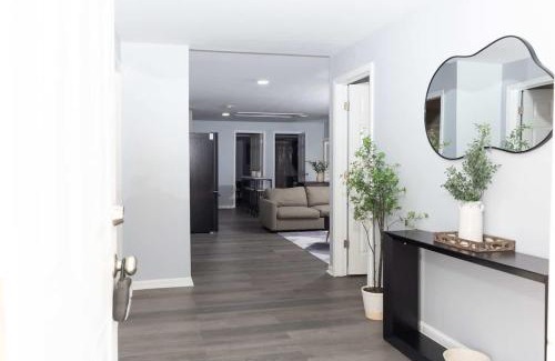 Burlington House | 5 Min to Elon - In Unit Washer and Dryer - Fast Wi-Fi