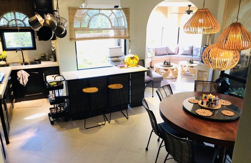 Metro Luzon Urban Beltway Villa | 5 min walk from the beach- Beautiful Villa with private pool