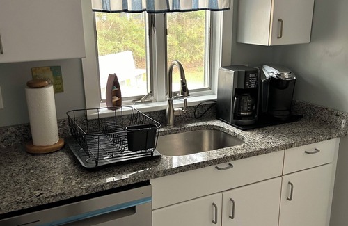 Bass River House | 5 min walk to Ocean beaches, Cape Cod decor, quiet street, private back yard
