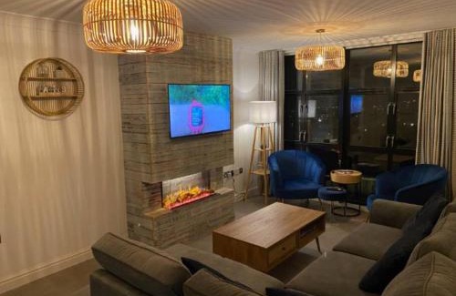 Boscundle Apartment | 5 mins from the Eden Project Baybreeze Holiday Apartment, Sea Views, Super Kingsize Beds
