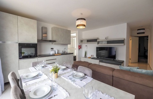 Sliema Apartment | 5 mins walk from Valletta Ferry - Apartment in Sliema with City and Sea View