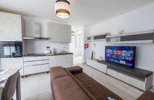 Sliema Apartment | 5 mins walk from Valletta Ferry - Apartment in Sliema with City and Sea View