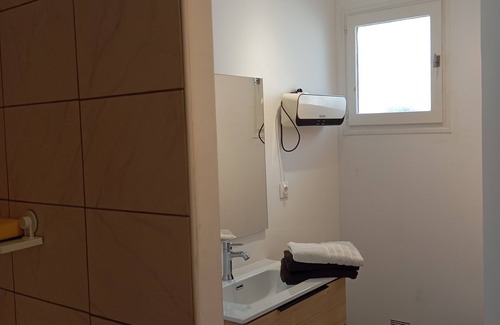Villejesus Apartment | 5-minute walk from Aigre, 60m2 ground floor apartment