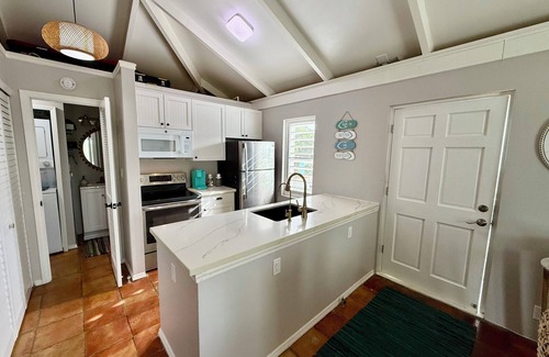 Estate Southgate Condo | 5 Minute walk to the beach!