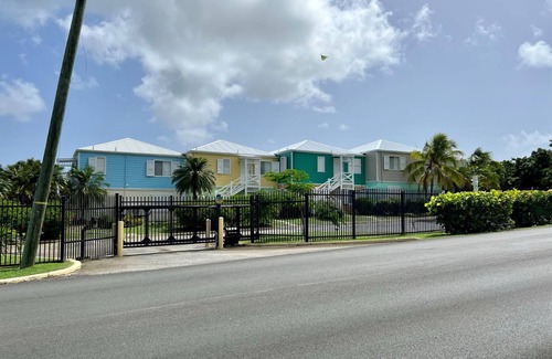 Estate Southgate Condo | 5 Minute walk to the beach!