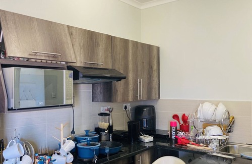 Gaborone Apartment | 5 minutes from airport.6 minutes to biggest shopping complex.Centrally located