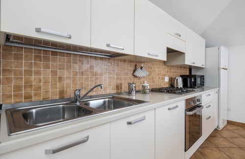 Cavaion Veronese Apartment | 5 minutes from Lake Garda, Dimora "Charme of Butterfly