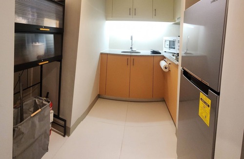 Pinagsama Condo | 5 minutes to Mall/Uptown Parksuites 1-bedroom with Parking and Balcony