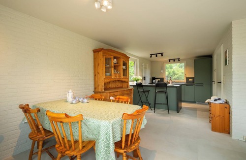 Wolphaartsdijk House | 5 Minutes' walk from beach on Lake Veere, child-friendly, spacious, enclosed garden, dog welcome