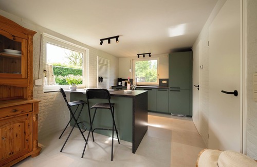 Wolphaartsdijk House | 5 Minutes' walk from beach on Lake Veere, child-friendly, spacious, enclosed garden, dog welcome