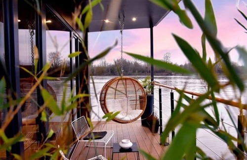 Sandrancourt Boat Rental | 5*: Nid d'amour sur l'eau avec Jacuzzi (40' Paris)