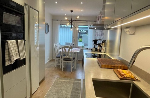 Vastra Frolunda House | 5 person holiday home in VÄSTRA FRÖLUNDA