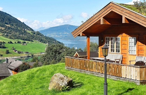 Olden House | 5 Person Holiday Home in Olden