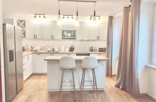 Landstrasse Apartment | 5-Room Luxury Home by Belvedere, Park, City Center