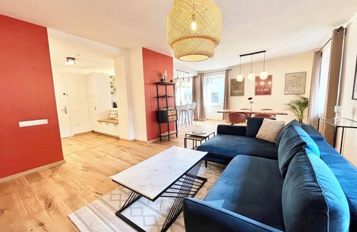 Landstrasse Apartment | 5-Room Luxury Home by Belvedere, Park, City Center