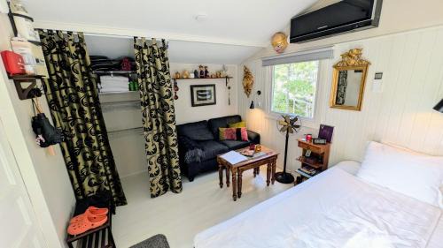 Ingaro Bed & Breakfast | 5-star all inclusive B&B for 2 with hot-tub, aircon and bikes