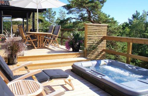 Ingaro Bed & Breakfast | 5-star all inclusive B&B for 2 with hot-tub, aircon and bikes