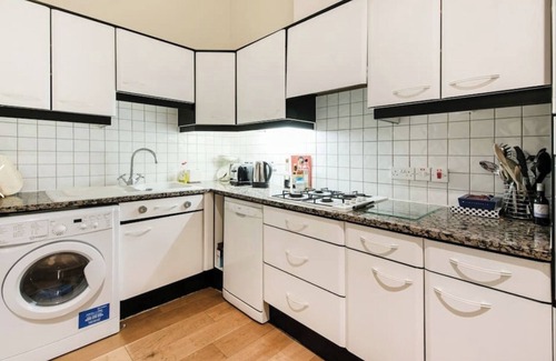 Fitzrovia Apartment | 5 STAR - CENTRAL LONDON; QUIET STREET CLOSE TO OXFORD CIRCUS.