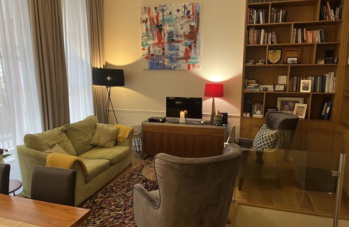 Fitzrovia Apartment | 5 STAR - CENTRAL LONDON; QUIET STREET CLOSE TO OXFORD CIRCUS.