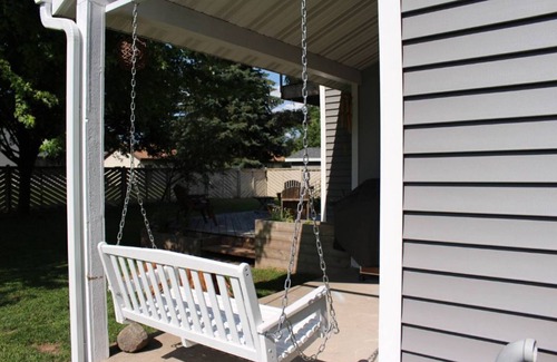Neenah House | 5 star EAA rental !