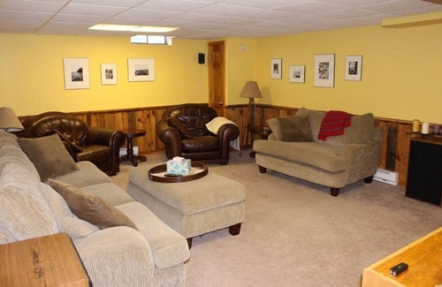 Neenah House | 5 star EAA rental !