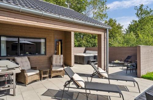 Mommark Strand House | 5 star holiday home in Sydals