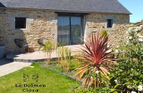 Plounevez-Lochrist Cottage | 5-star Loft du Dolmen Clara, between sea and countryside
