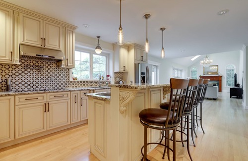 Waterford House | 5-star Luxurious 4 Bedroom Home by the Beach and Minutes from Mystic
