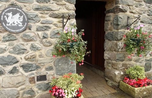 Dyffryn Ardudwy Apartment | 5 star luxury apartment sleeps two Ground Floor Access On Organic Farm